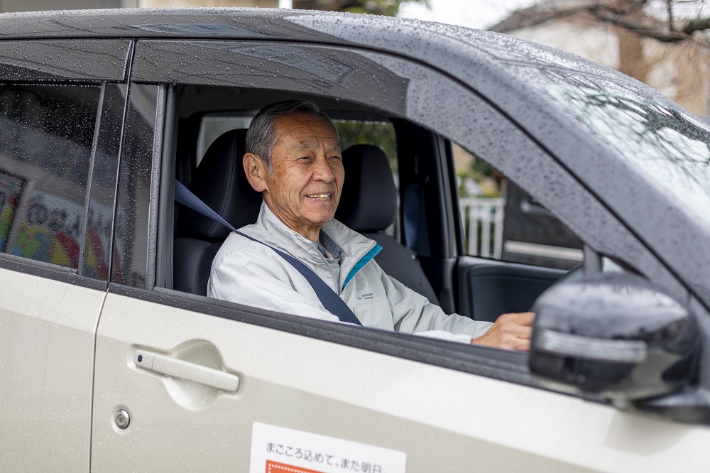 車で出発